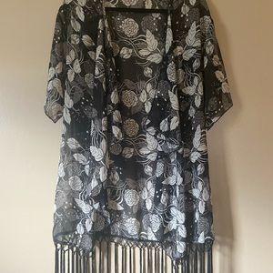 LuLaRoe Monroe Kimono, Black and White Size Small